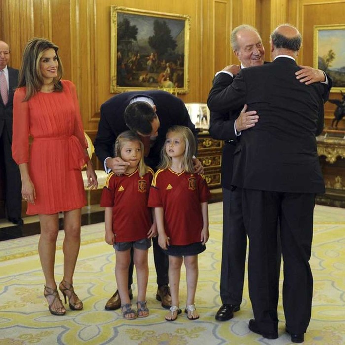 Del Bosque được Quốc vương cùng với gia đình của Hoàng tử Felipe và Công nương Letizia đón tiếp thân mật.